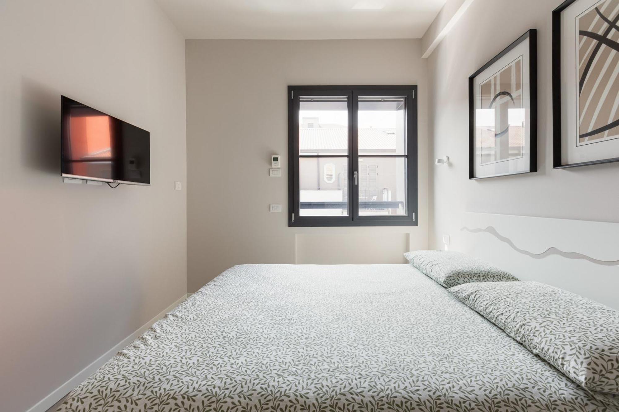 Superior With Veranda And Shared Swimming Pool Apartment Mailand