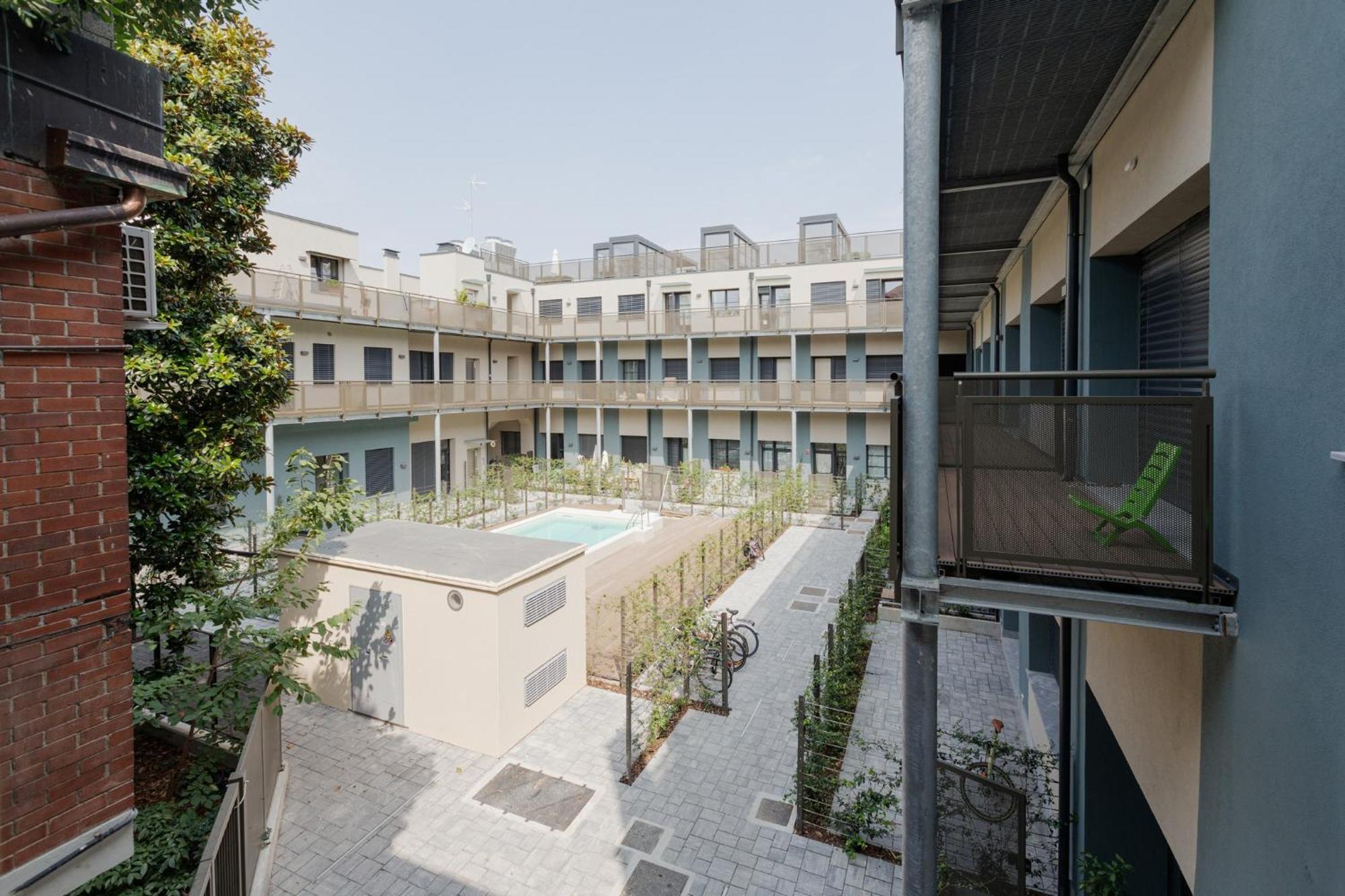 Apartment Superior With Veranda And Shared Swimming Pool Mailand
